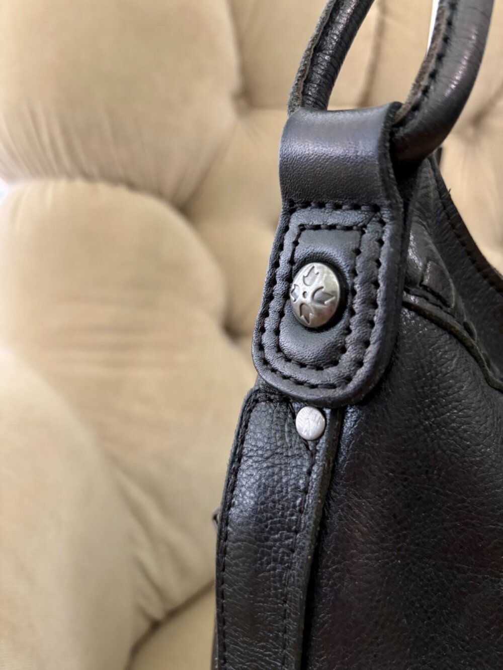 Auth. PATRICIA NASH Iconic Pebbled Leather Whip Stitch Large Hobo Shoulder Bag - Picture 4 of 7